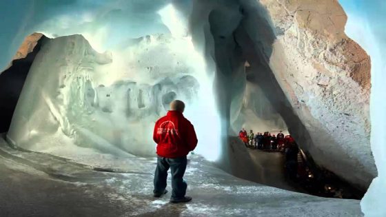 أكبر كهف جليدي في العالم